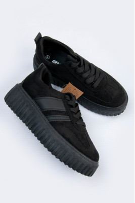 Кросівки жіночі